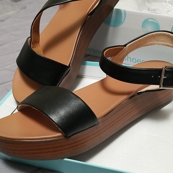 Sandals - Picture 3 of 4